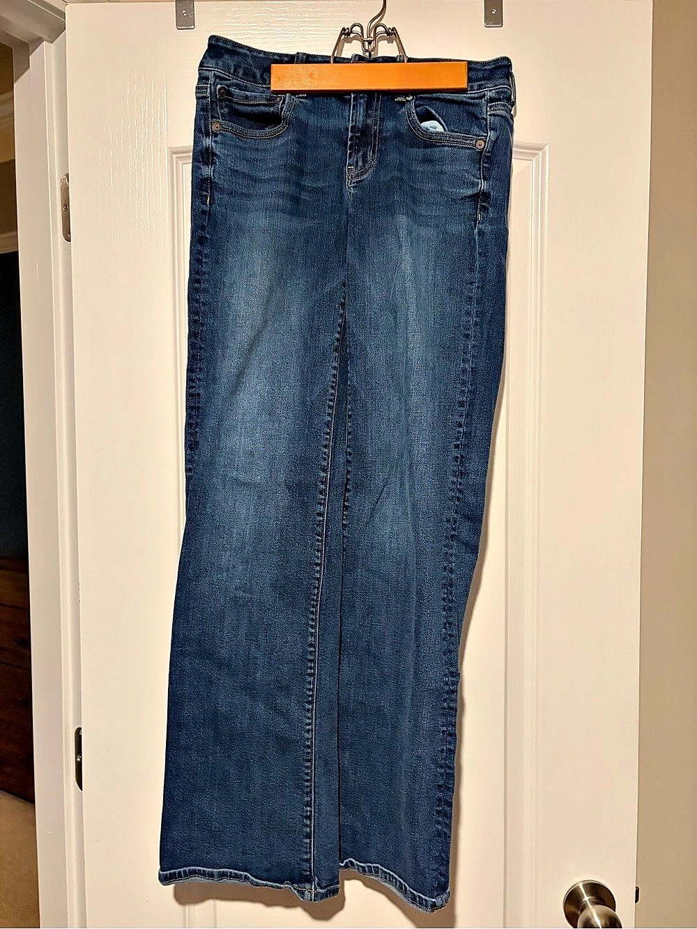 American Eagle Favorite Boyfriend Frayed Hem Bootcut Jeans in Blue Size 6 long